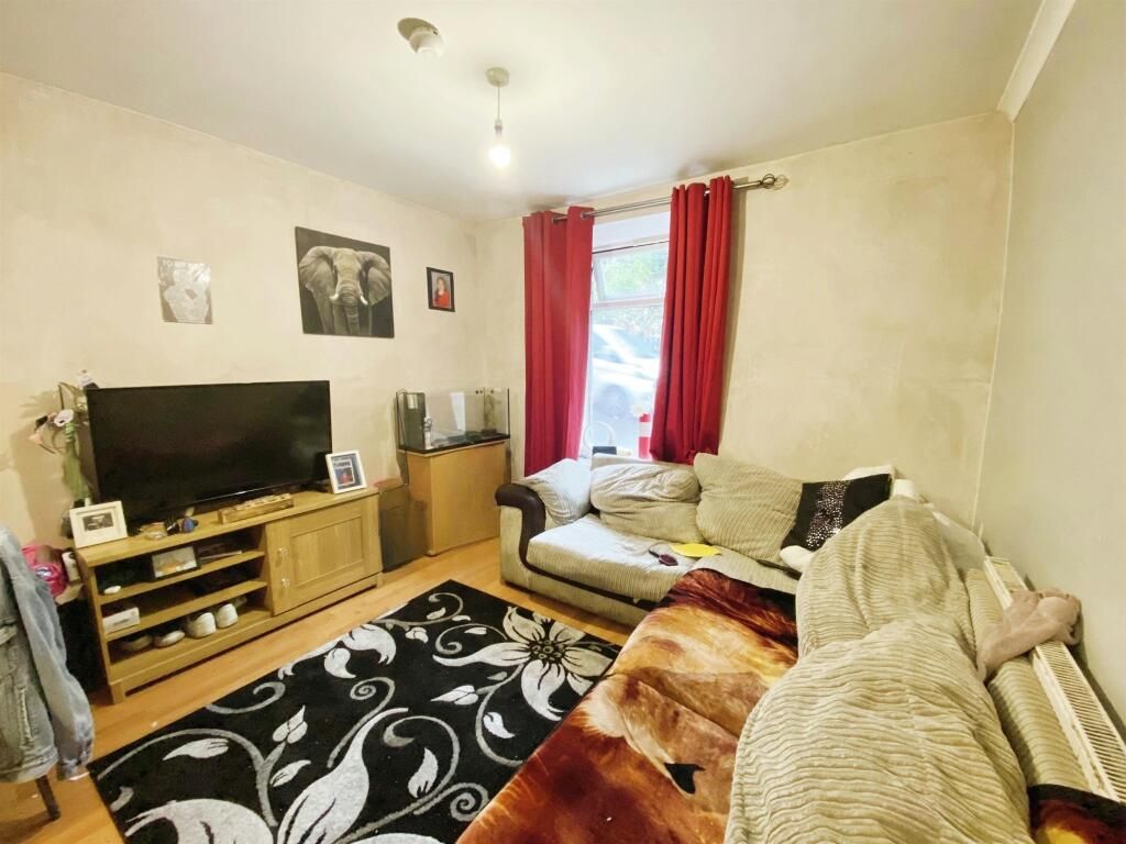 Property photo 2 of 8