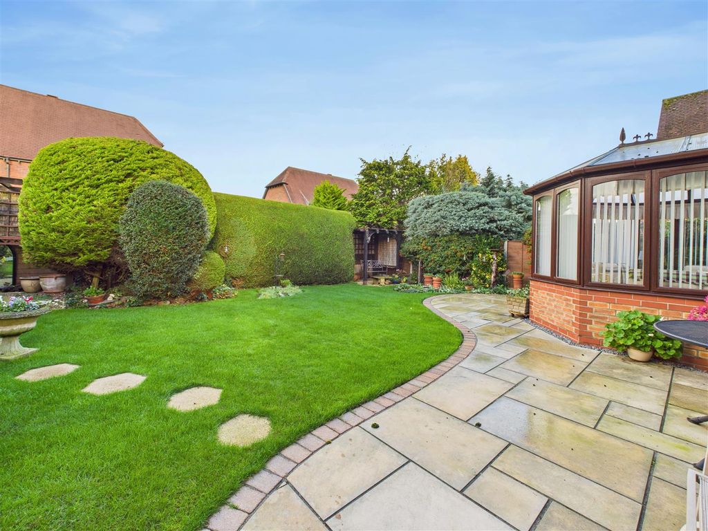 Property photo 2 of 17 Outside