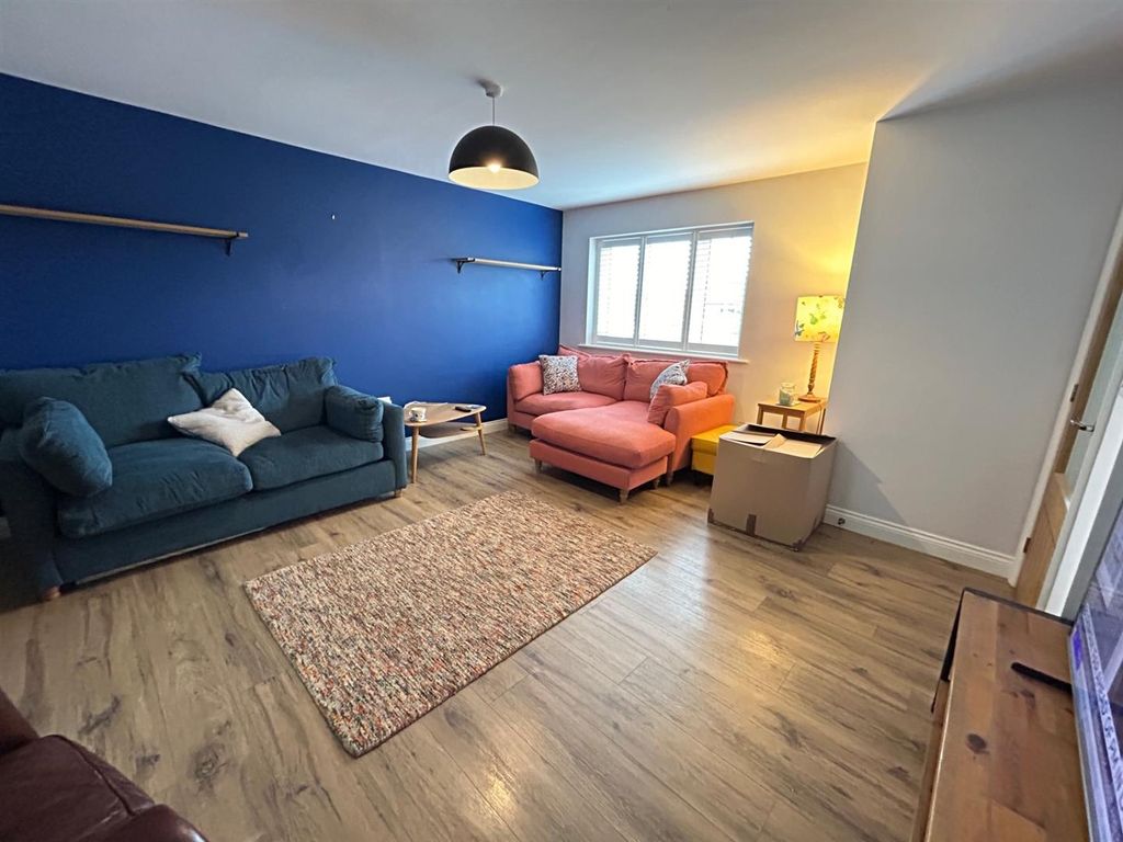 Property photo 2 of 20 Cf54c8dc-99d4-4555-Bcdf-B033396d4070.Jpg