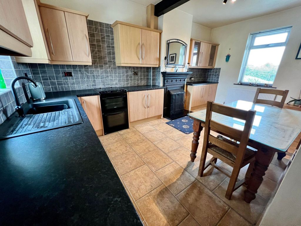 Property photo 2 of 27