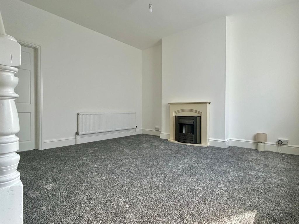 Property photo 2 of 12 Lounge.Jpg