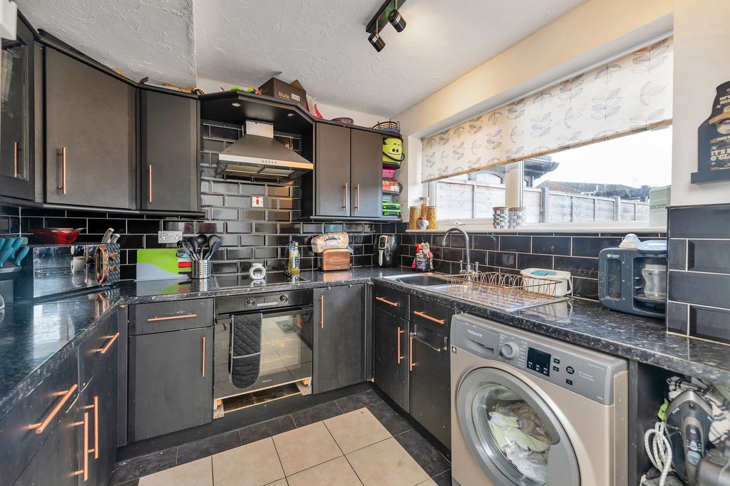 Property photo 2 of 13