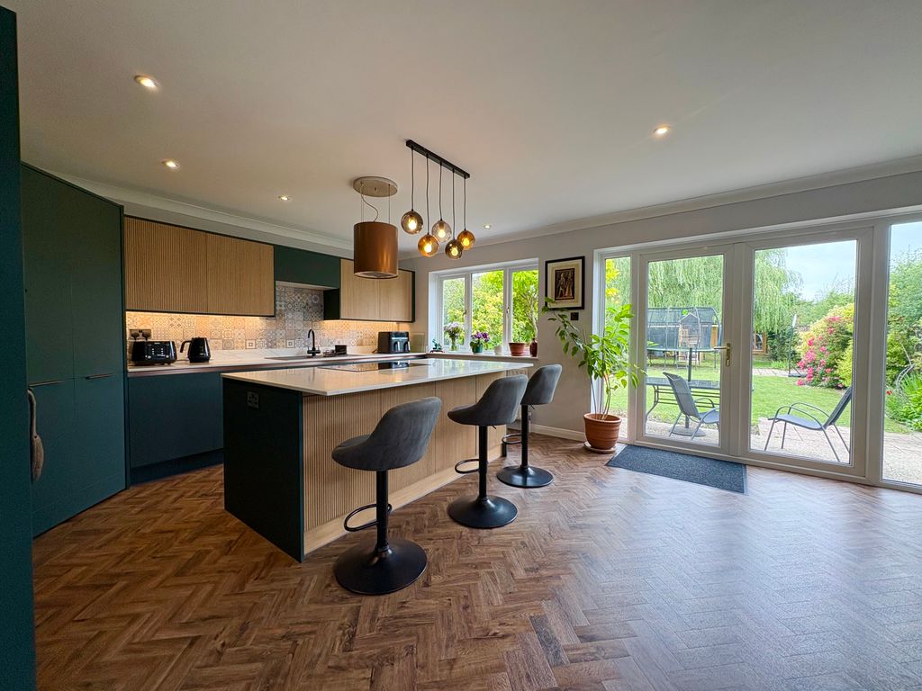 Property photo 3 of 15 Kitchen