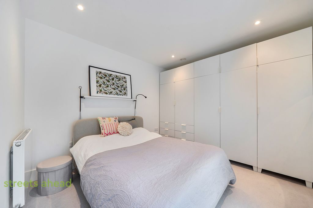 Property photo 3 of 16 32dc48Fd-27c4-435...