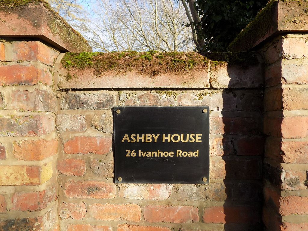 Property photo 2 of 16