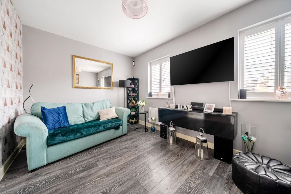 Property photo 1 of 17 1441979-10-69De1cc909d1A.Jpg
