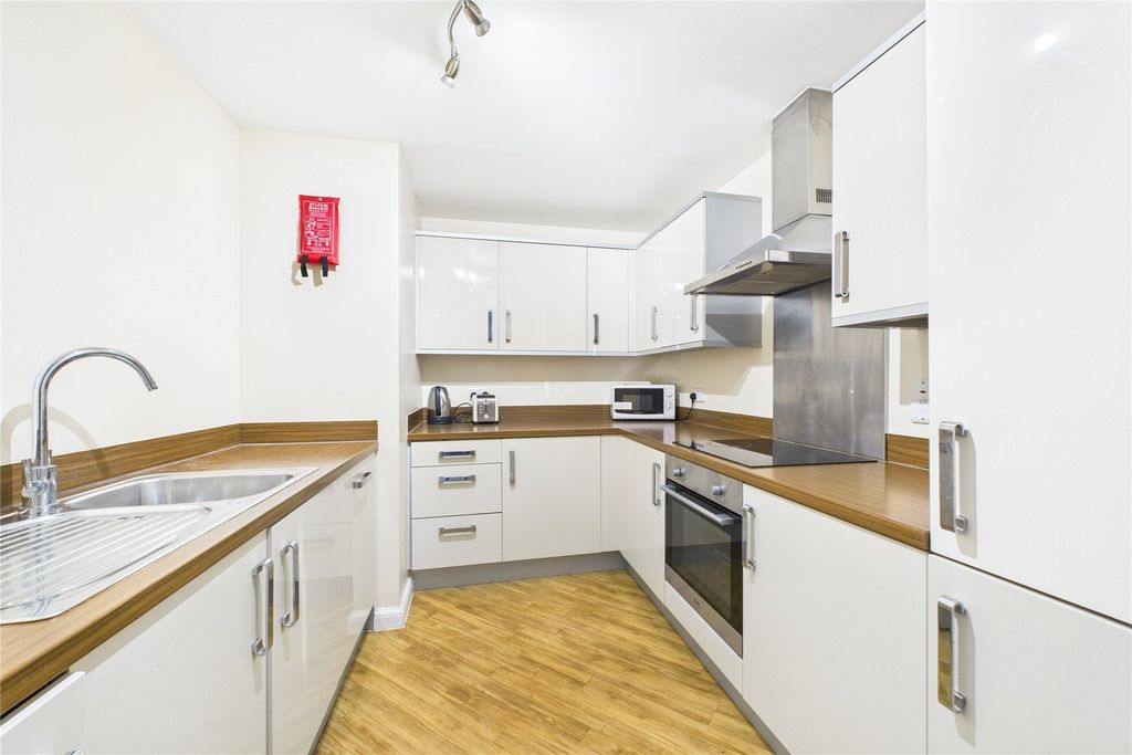 Property photo 2 of 7 Picture No. 13