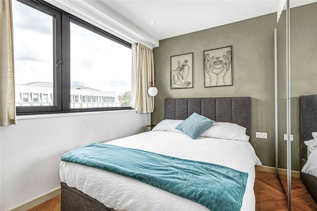 Property photo 3 of 14 Bedroom