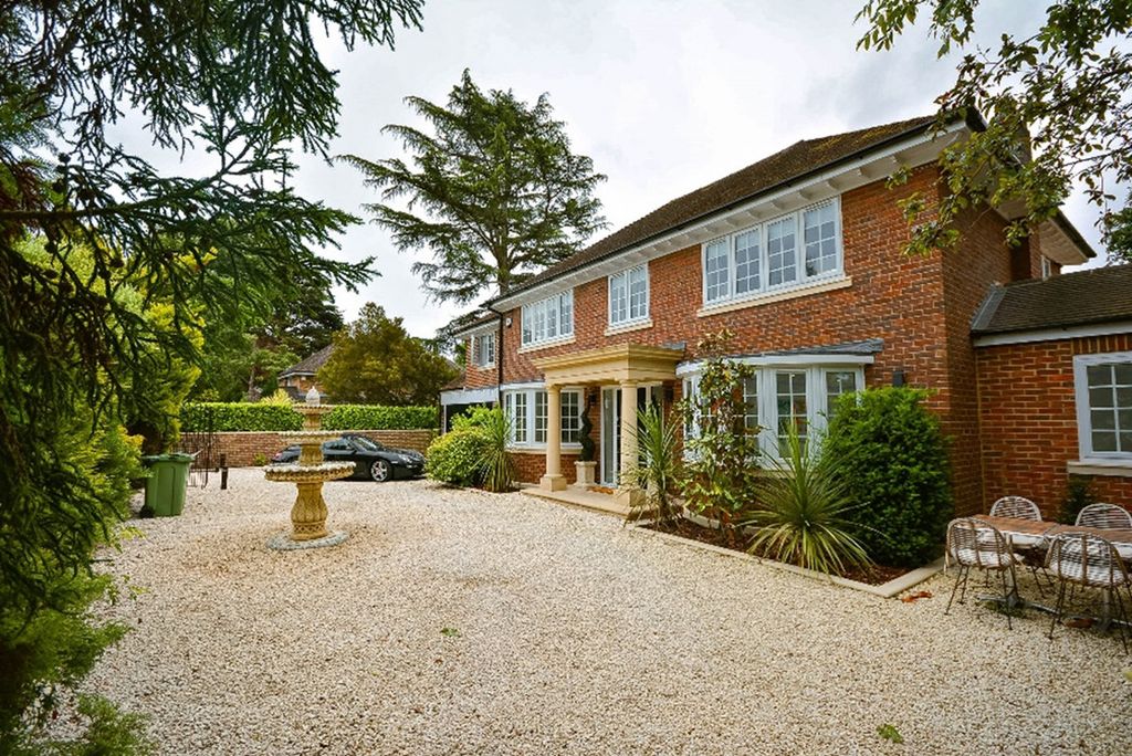 Property photo 2 of 32