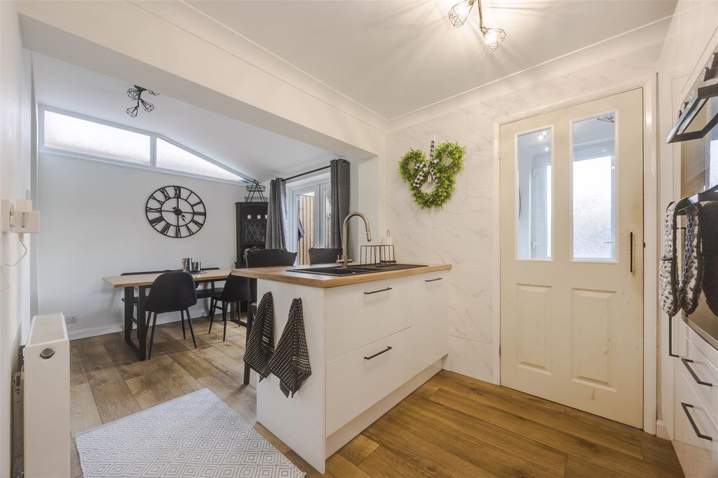 Property photo 3 of 19 Kitchen Diner