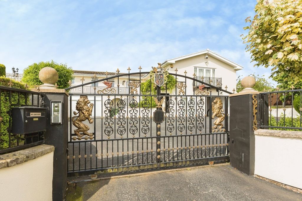 Property photo 1 of 41