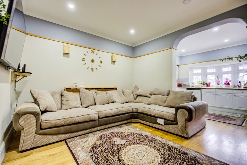 Property photo 2 of 28