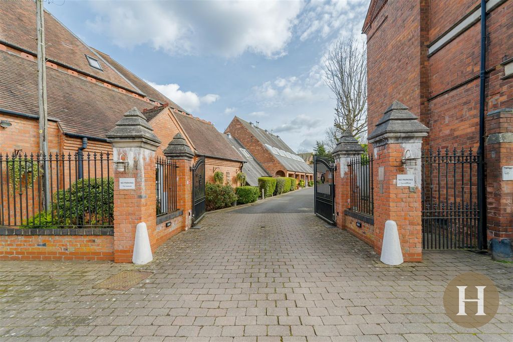 Property photo 3 of 24 Hadleigh Estate Agents-29.Jpg