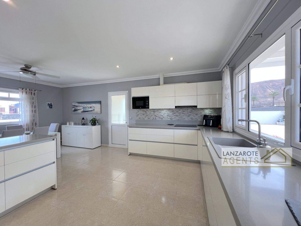 Property photo 2 of 36