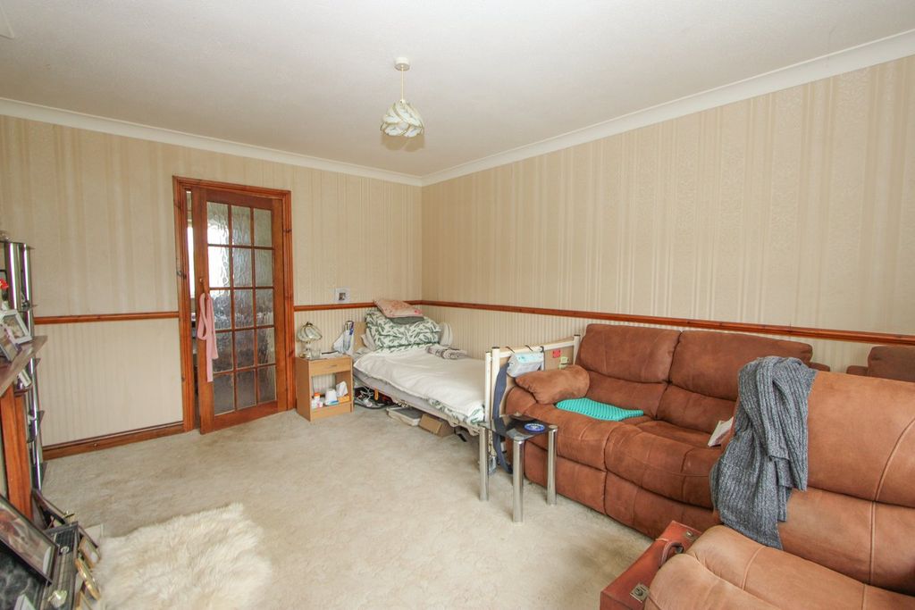 Property photo 3 of 20