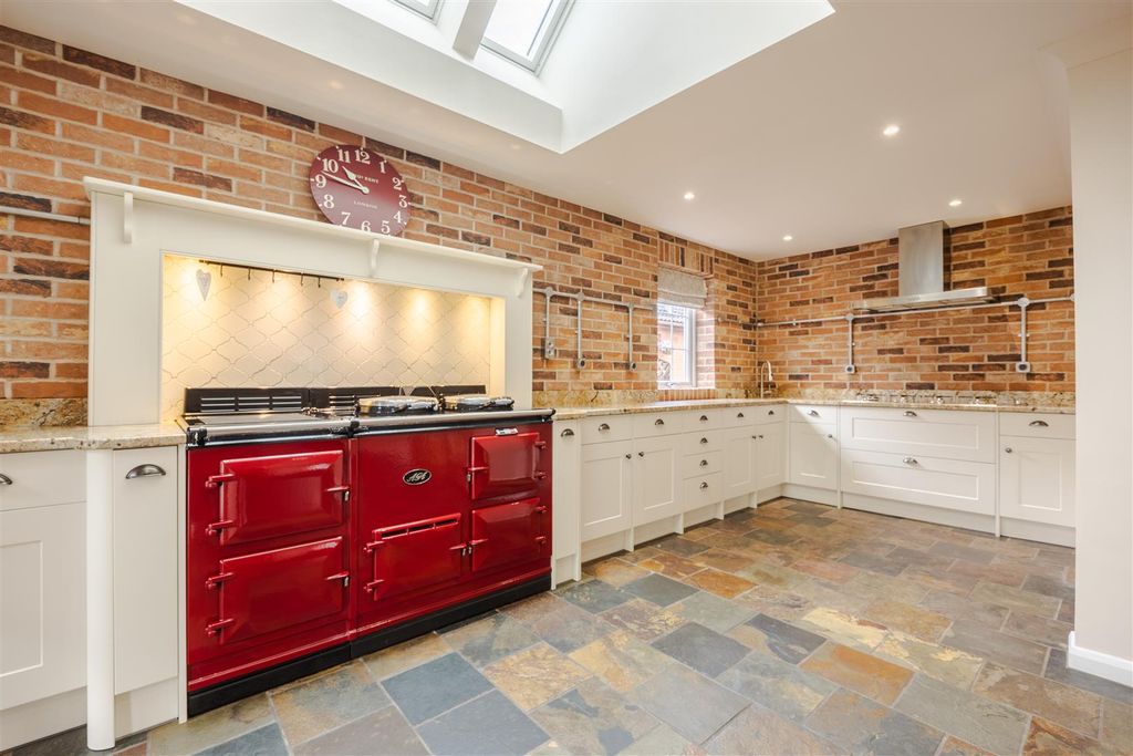 Property photo 2 of 23 Kitchen Diner
