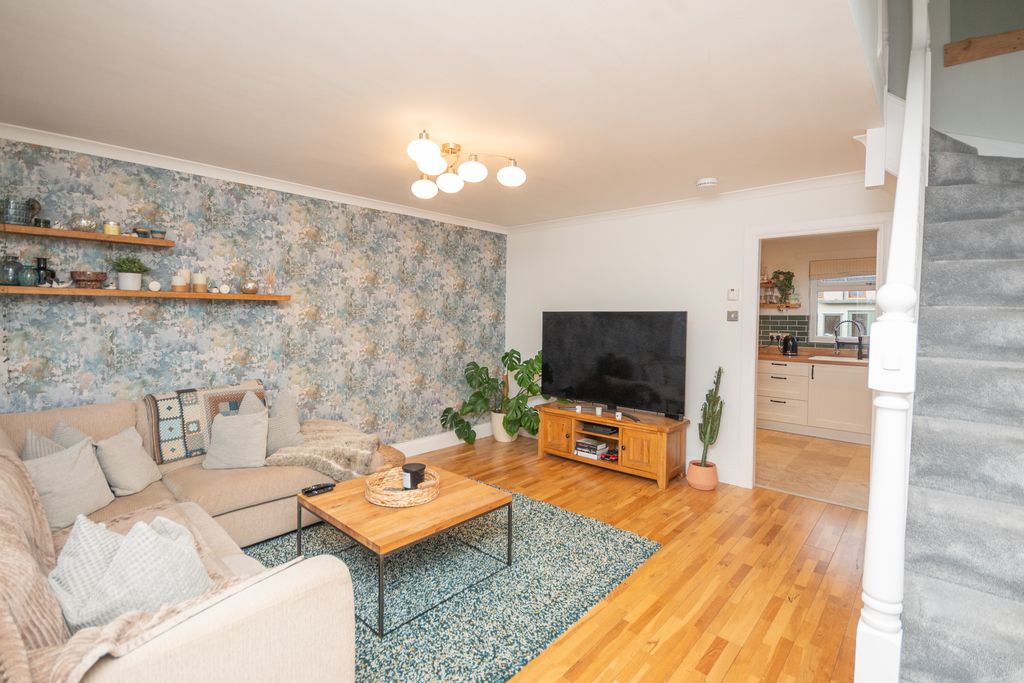 Property photo 2 of 15 Lounge