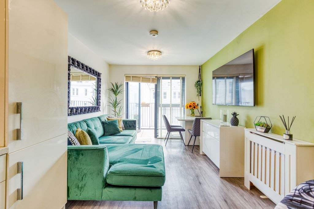 Property photo 1 of 18