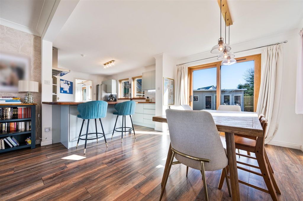 Property photo 3 of 19 Dining