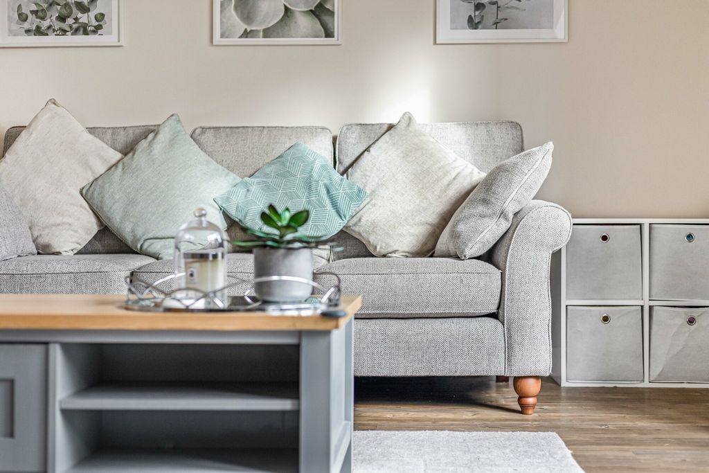 Property photo 3 of 17 Sitting Room