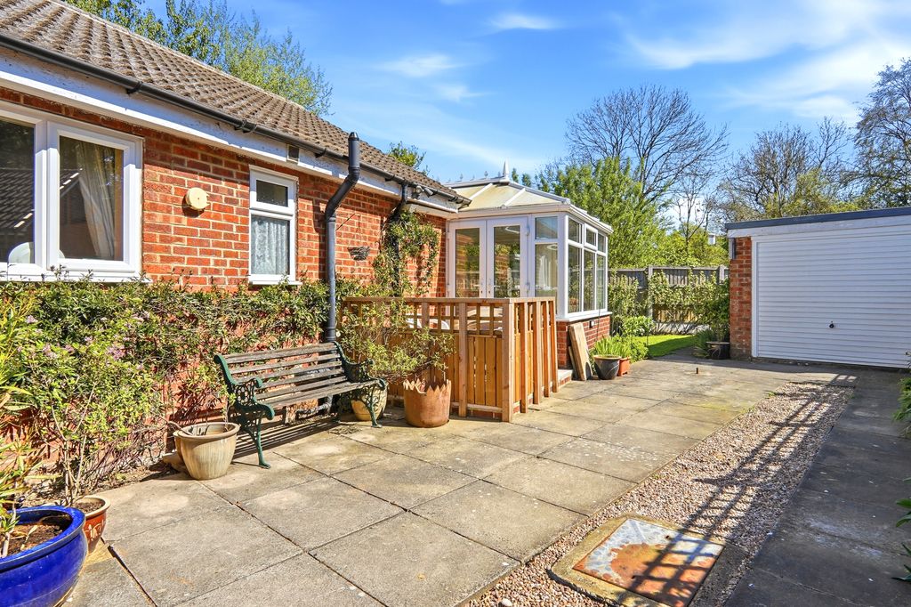 Property photo 3 of 25 Image020