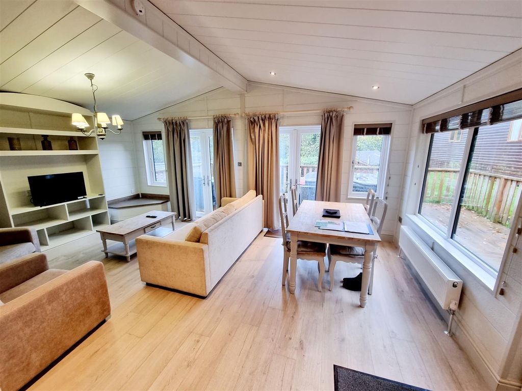 Property photo 2 of 9 Open Plan