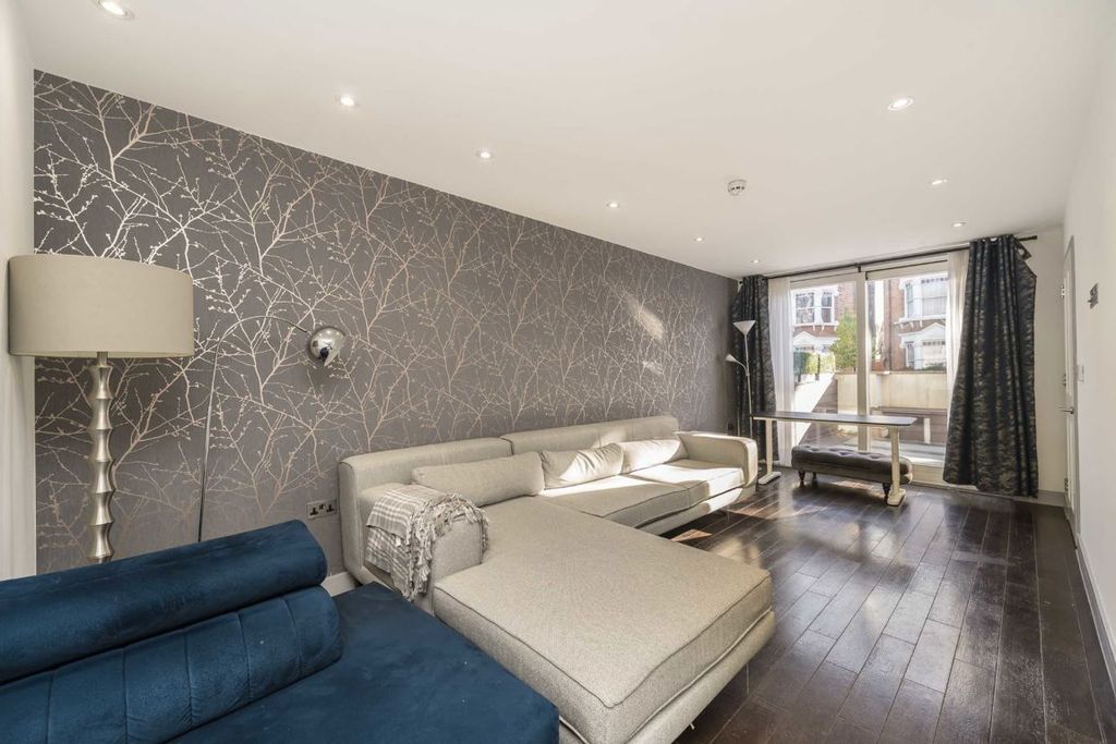 Property photo 2 of 10