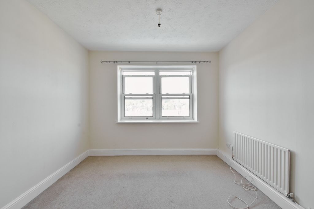 Property photo 2 of 10 Bedroom