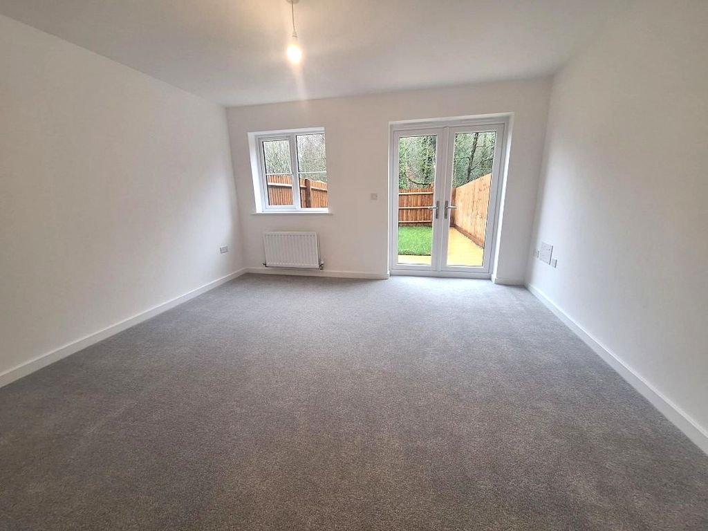 Property photo 3 of 7 Living/Dining Room