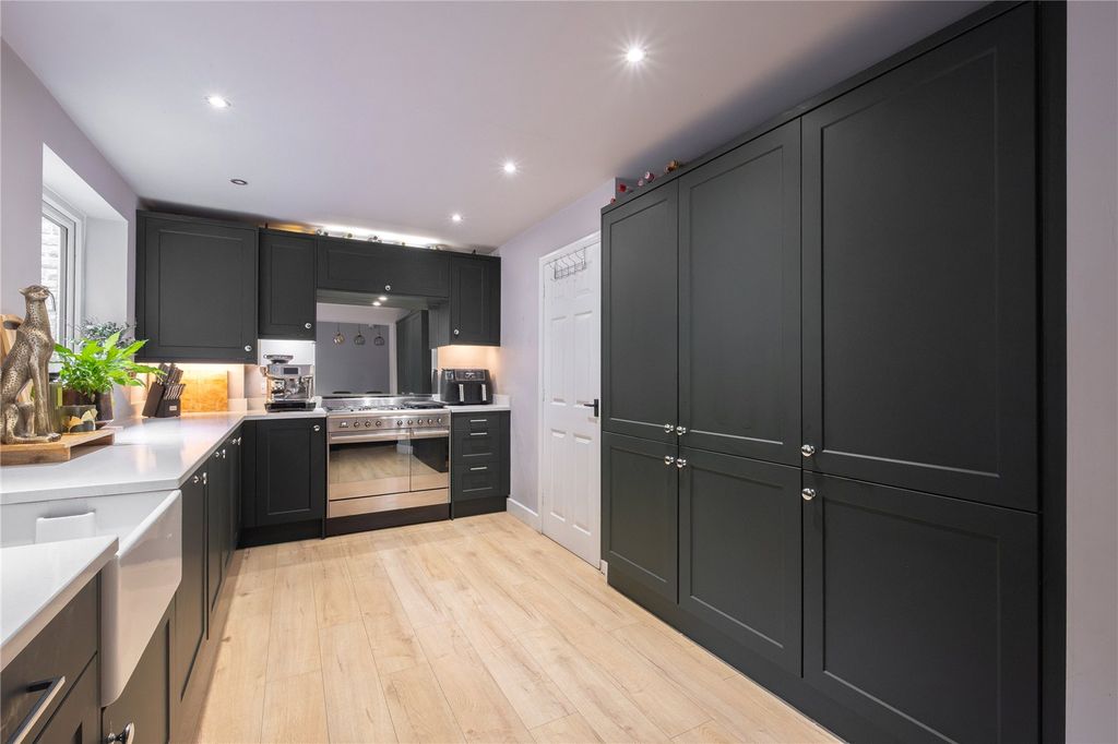 Property photo 3 of 22 Dining Kitchen