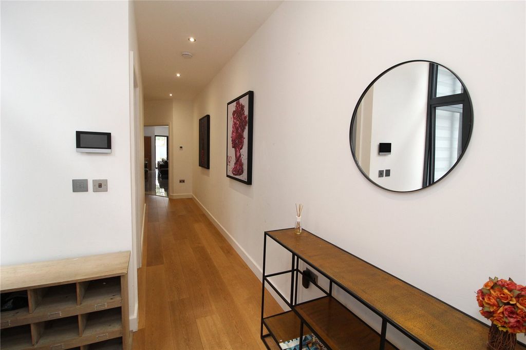 Property photo 2 of 18 Hallway