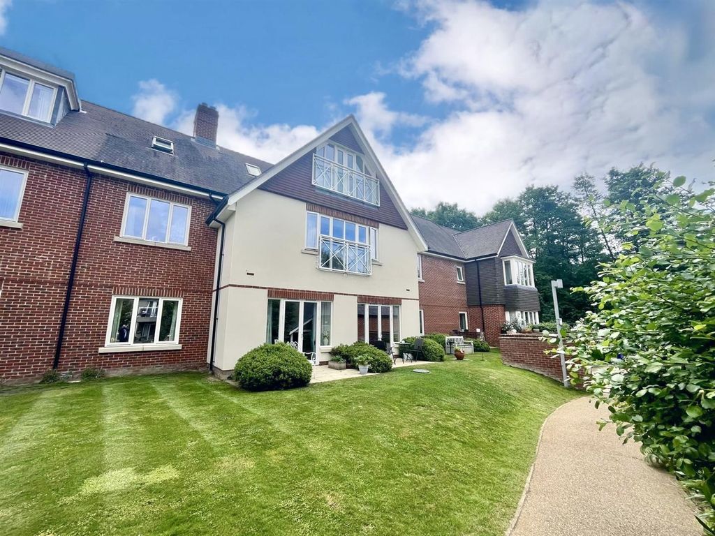 Property photo 1 of 23 Hampshire Lakes