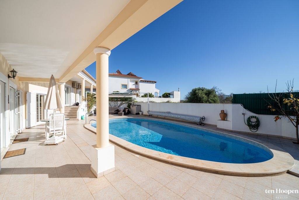 Property photo 2 of 26