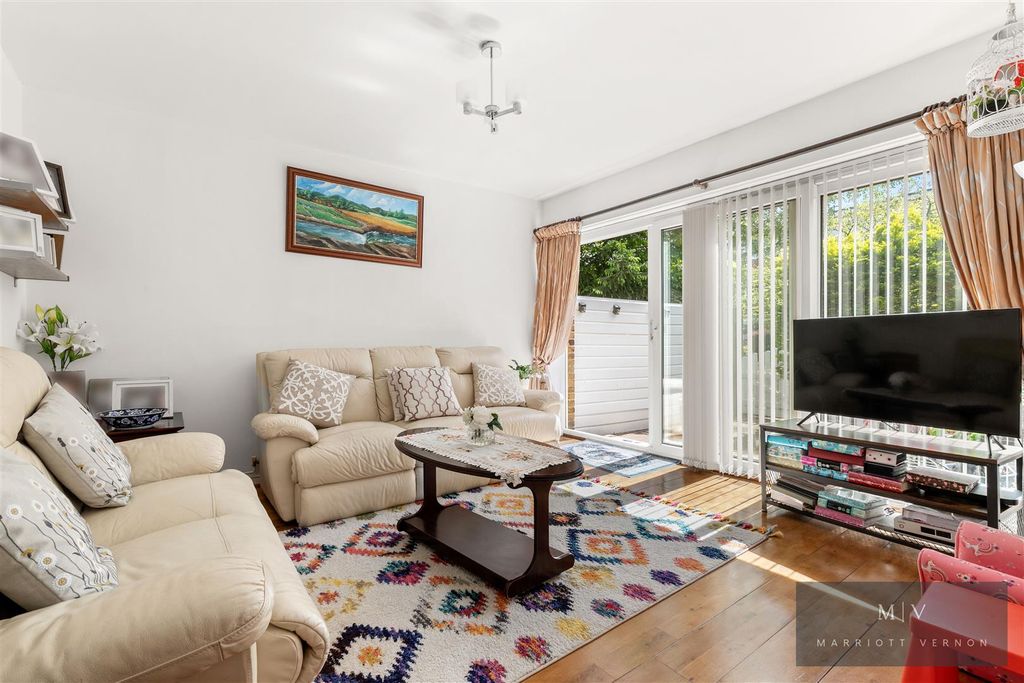 Property photo 2 of 18 Bracewood Gardens 10 MV-9.Jpg