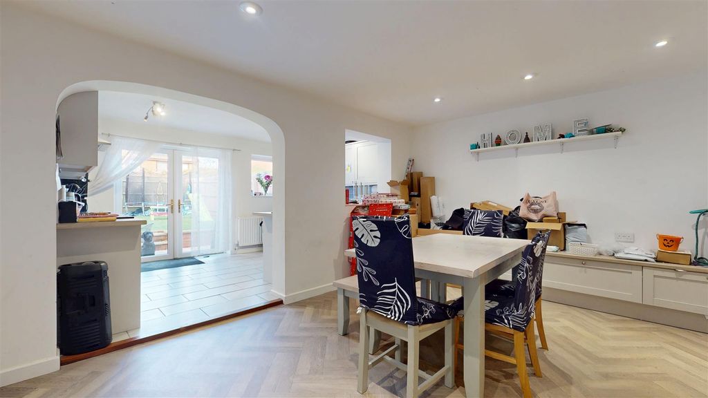 Property photo 3 of 17 11042025_223216.Jpg