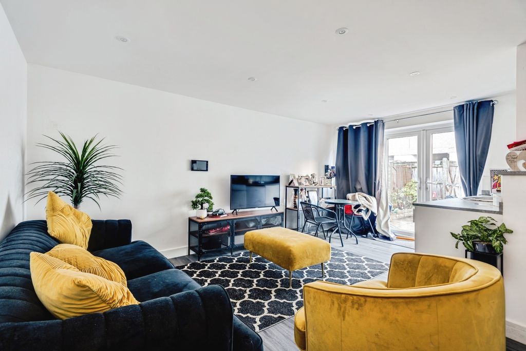 Property photo 2 of 17 Photo