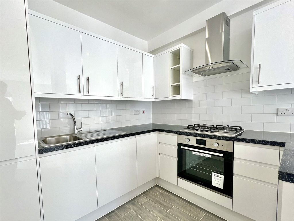 Property photo 2 of 11 Kitchen