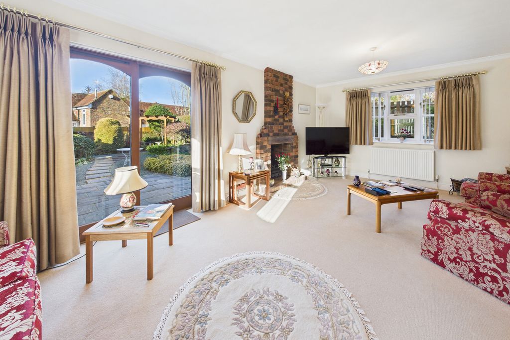 Property photo 2 of 31