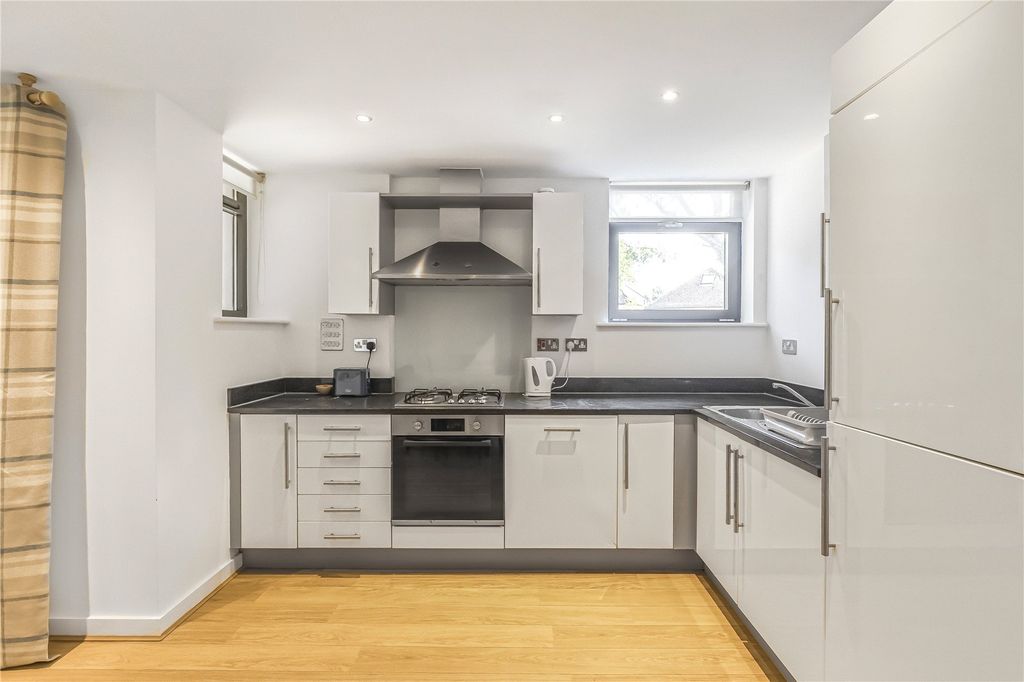 Property photo 2 of 11 Kitchen