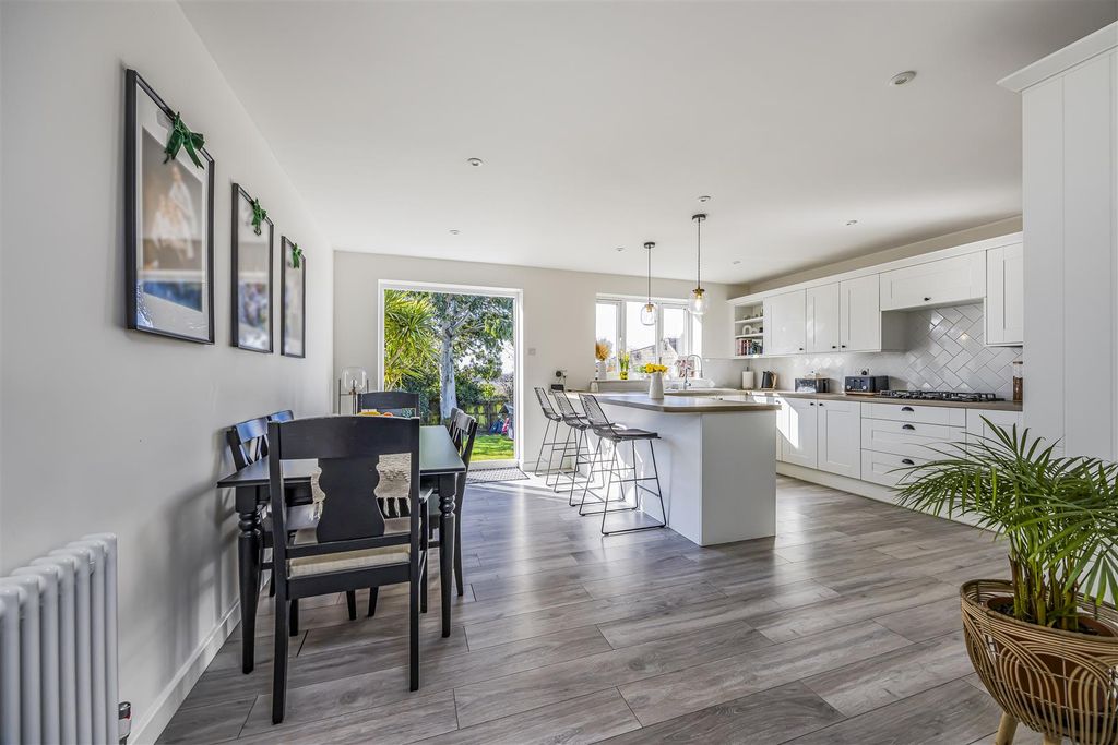 Property photo 2 of 20 89 Portsview Avenue, Portchester-Porticomarketing-