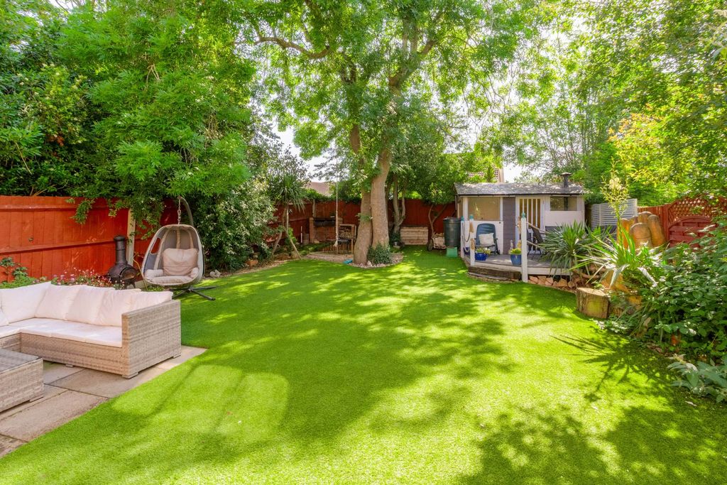 Property photo 2 of 25