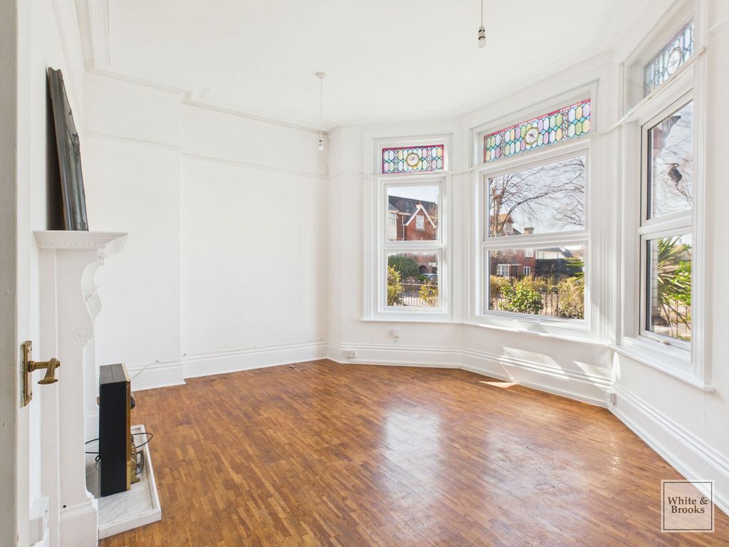 Property photo 2 of 10 Living Room