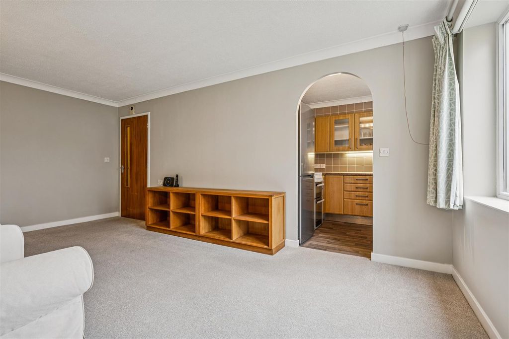 Property photo 3 of 16 For Sale - Homecross House, W4