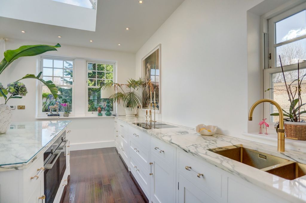 Property photo 3 of 31