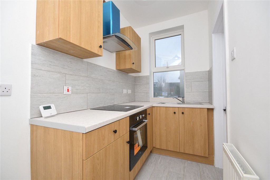 Property photo 3 of 21 Picture No. 11