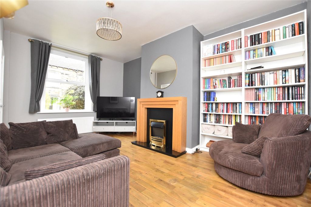 Property photo 2 of 23 Picture No. 18