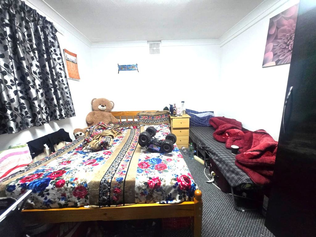 Property photo 3 of 5