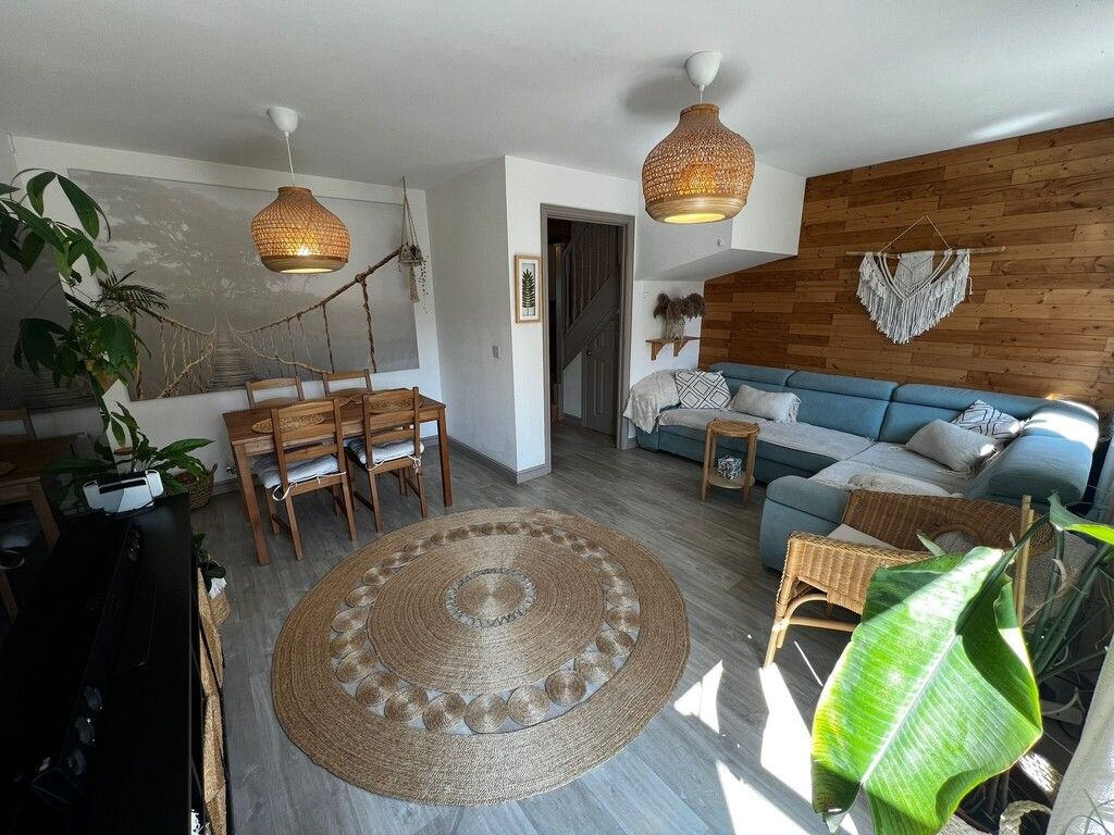 Property photo 1 of 23 Living/Dining Room