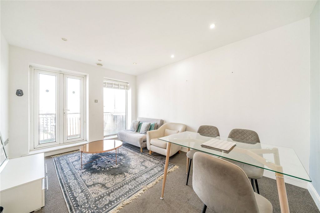 Property photo 3 of 7 Reception