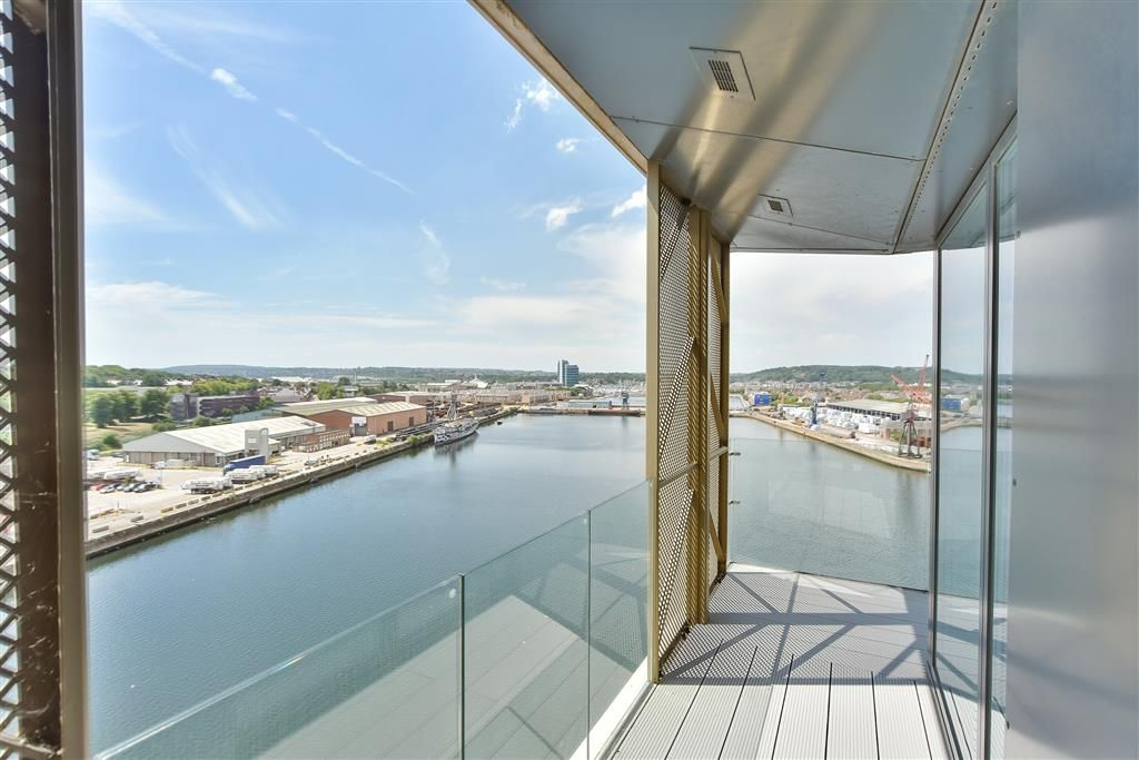 Property photo 1 of 12 Balcony